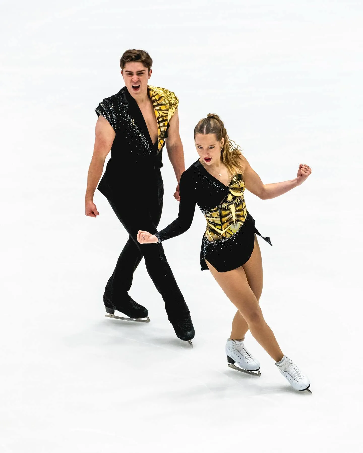 Украинские фигуристы с историческим рекордом выиграли  dqxikeidqxiuuant