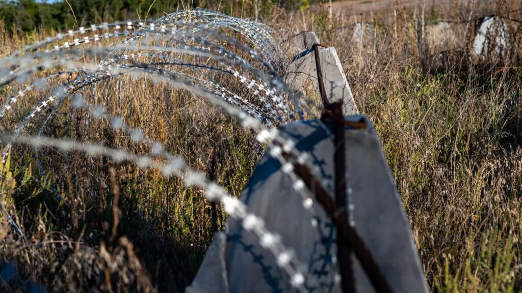 Verteidigungslinie oder Korruptionsschema: Bericht aus den skandalösen Befestigungen der Gemeinde Swjatogorsk