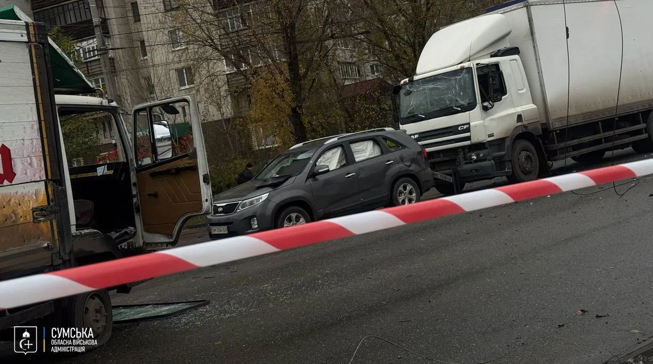 Enemy hit an intersection in Sumy: cars damaged, 12 injured. Photo