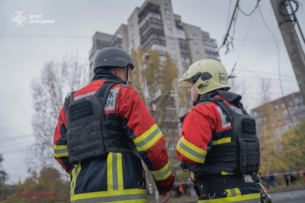 Enemy hit an intersection in Sumy: cars damaged, 12 injured. Photo