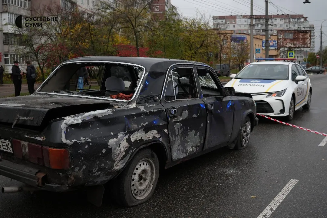 Enemy hit an intersection in Sumy: cars damaged, 12 injured. Photo