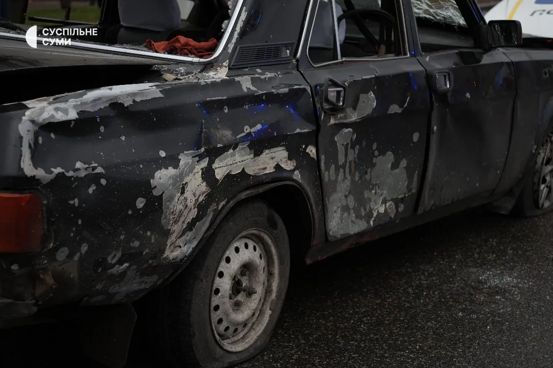 Enemy hit an intersection in Sumy: cars damaged, 12 injured. Photo