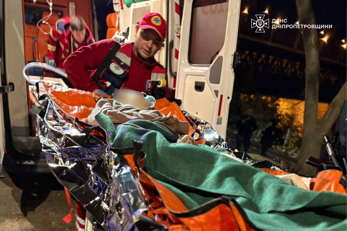 У Дніпрі померла 17-річна дівчина, яка стрибнула з мосту: деталі трагедії dqxikeidqxidqeant