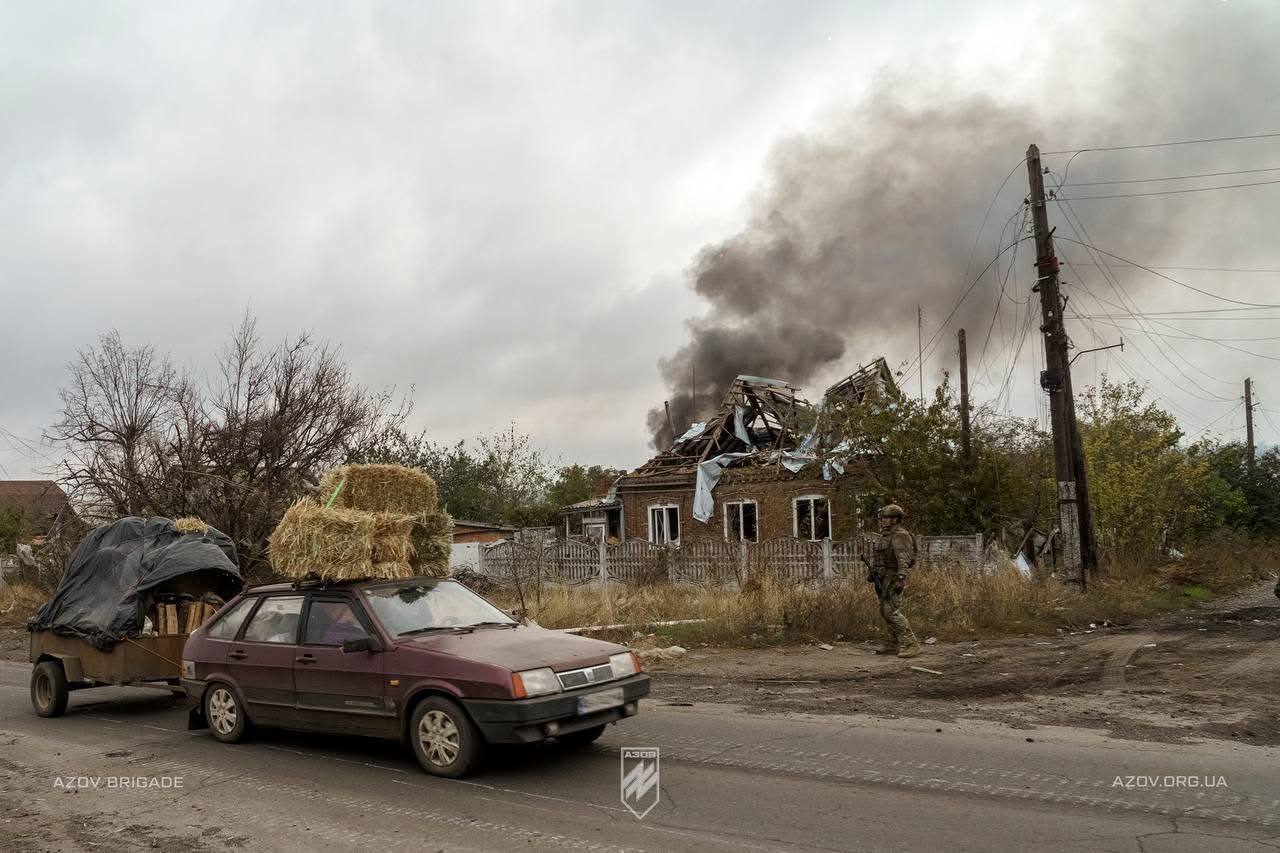 КАБ влучив у будинок: військові разом з поліцейськими врятували жінку з-під завалів у Костянтинівці. Фото