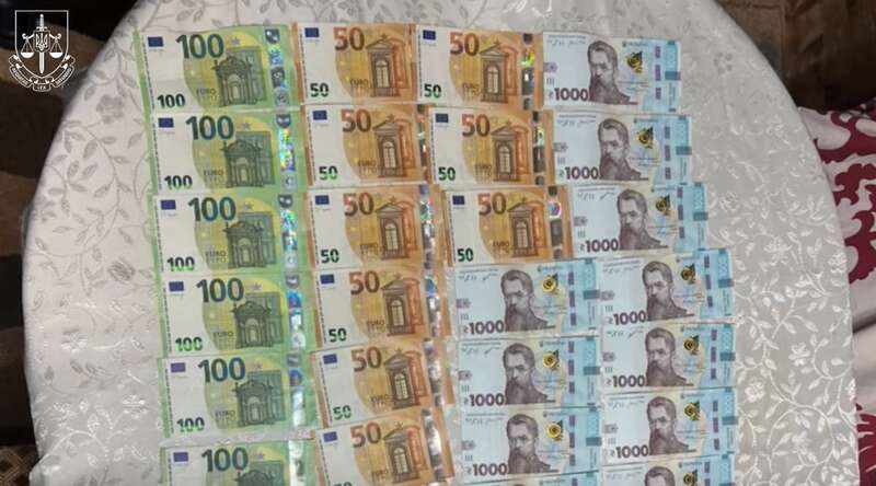 Затримано 12 осіб: на Закарпатті викрили банду, яка продавала наркотики та перевозила ухилянтів до Румунії. Фото і відео