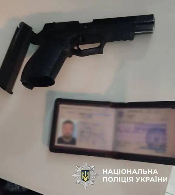 У Києві чоловік на вулиці влаштував стрілянину: є поранені. Подробиці та фото dqxikeidqxiqzant