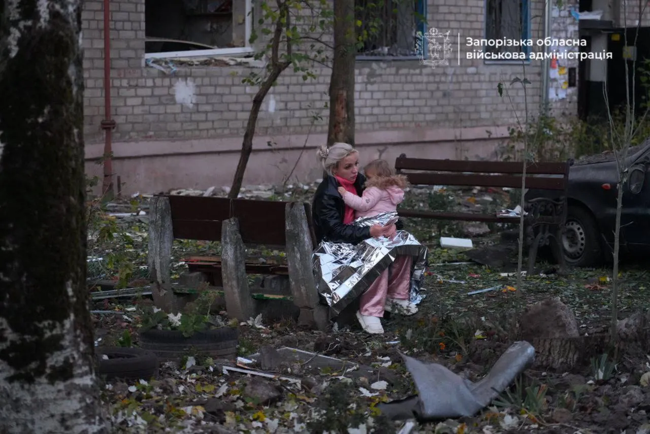 Запоріжжя було під масованим ударом РФ: є влучання у гуртожиток, постраждали більше 10 людей. Фото і відео dqxikeidqxiqdkant