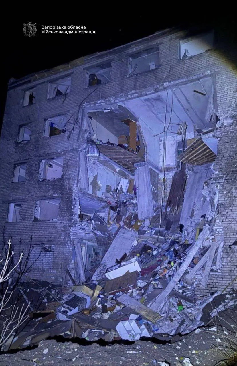 Запоріжжя було під масованим ударом РФ: є влучання у гуртожиток, постраждали більше 10 людей. Фото і відео