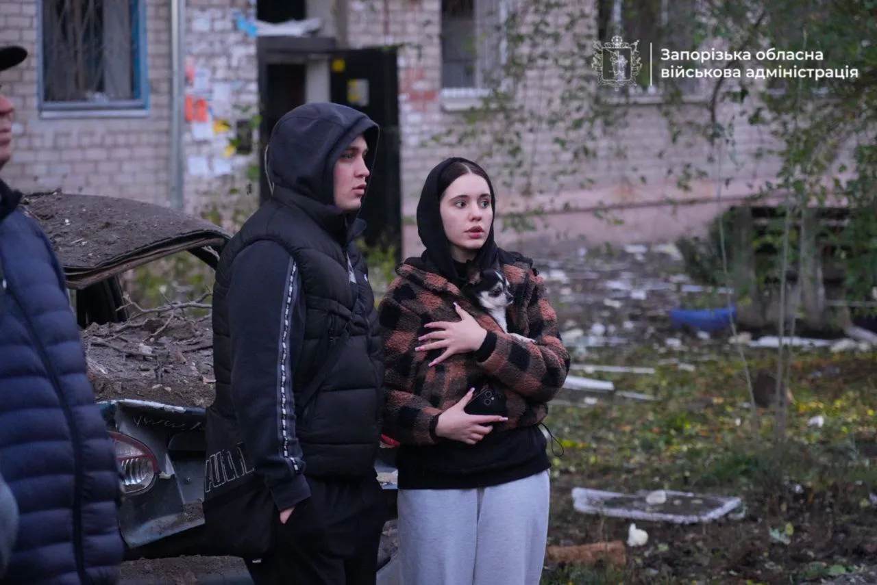 Запорожье было под массированным ударом РФ: есть попадания в общежитие, пострадали более 10 человек. Фото и видео