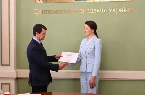 Отримання документа про закінчення Дипломатичної академії ім. Удовенка