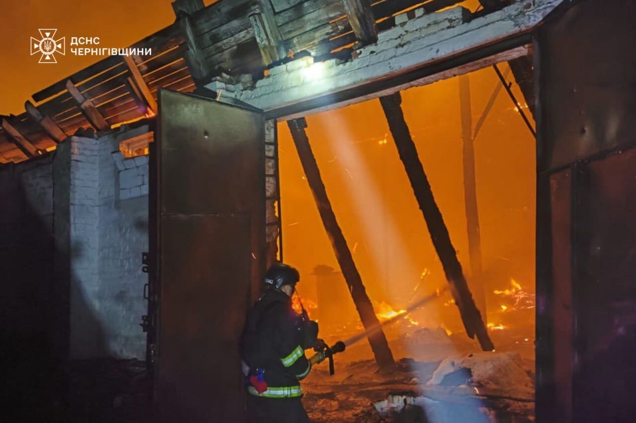 Войска РФ ударили по центральной площади Новгород-Северского: фото с места