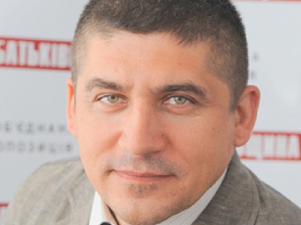 Запорізький губернатор-“газовик“ притягнув собі заступника з обойми Льовочкина Новим заступником голови Запорізької ОДА Костянтина Бриля призначено уродженця Луганської області Ігоря Радченка, офіцера батальйону “Айдар“ з позивним “Рубіж” - фото 4