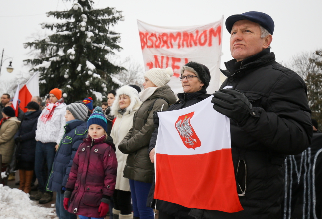 manifestacja przeciwko przyjmowaniu uchodŸców