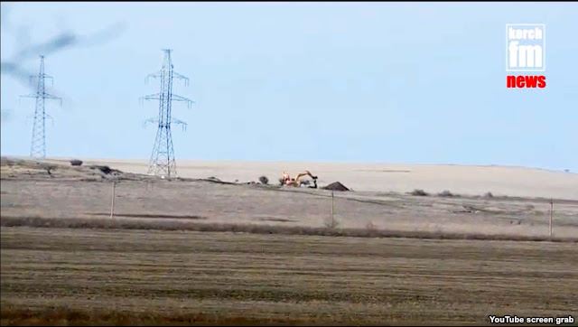 Линия электропередач 220 кВ ведет вникуда, скриншот видео с сайта «Керчь.ФМ» dqxikeidqxidqrant