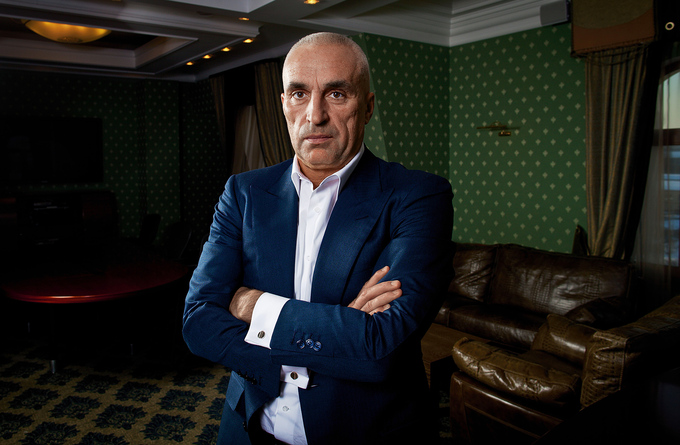   <br>: DCH  <br> ’:    «» (, , ),  « » <br>  : 165 600 .  <br>  «»   CDA Real Estate.  2013       «»  ,     GBA  13 100  97 500 . ,  GLA –  10 800  73 500 . .   CDA Real Estate   ,         ’.   2015- ,     ,      ,          25%. ,     ,    ,     ,  «»    :   – 2%,  – 0%,  – 5%.       .