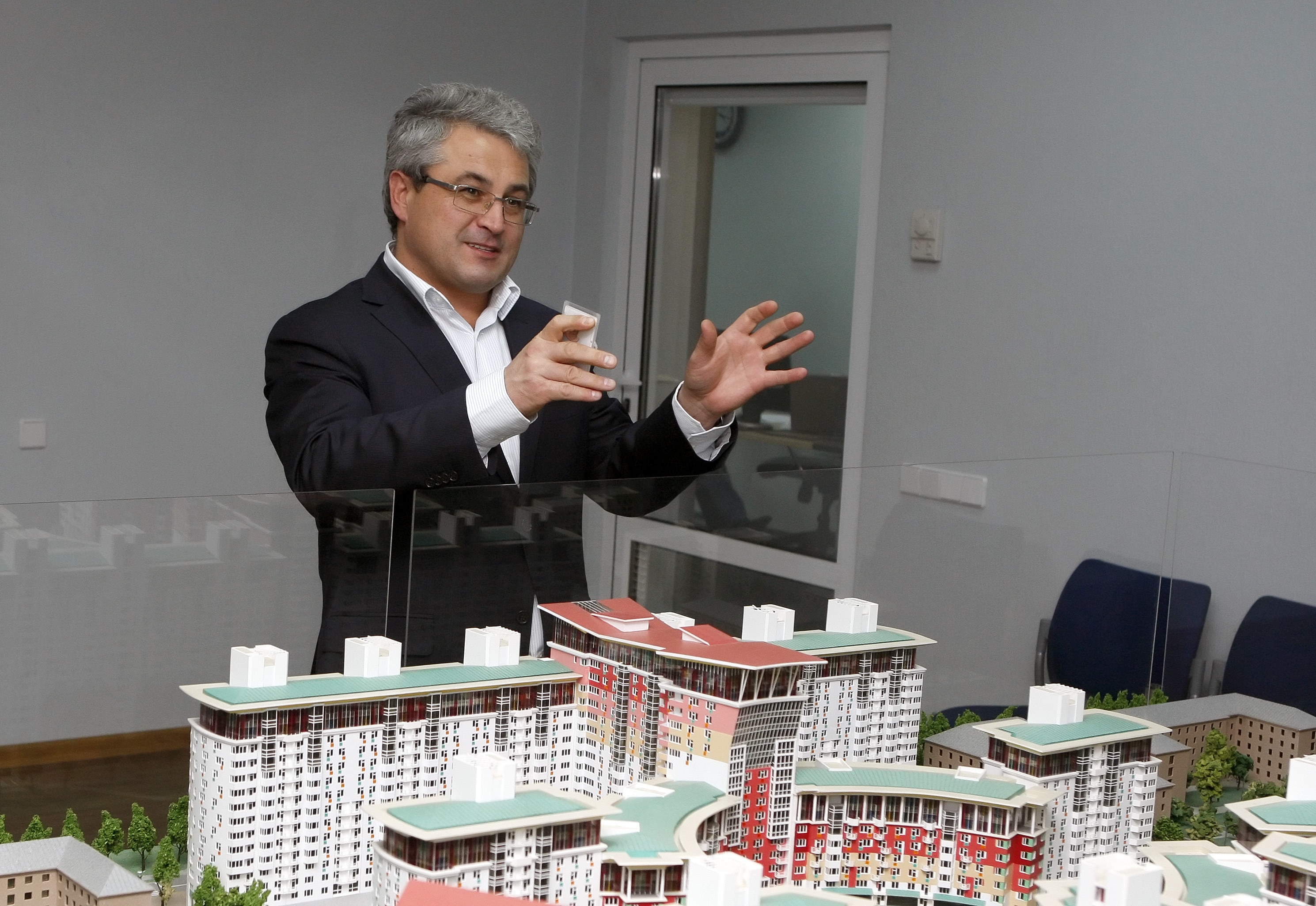  :   ,      ( ),  15     700 . .  