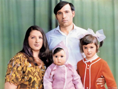 Оксана та Діана Марченко в дитинстві dqxikeidqxidqeant