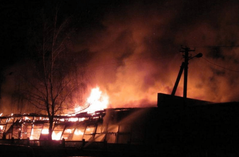 Мощнейший взрыв: в Чернигове рванул автопарк. Опубликованы фото и видео
<div class=