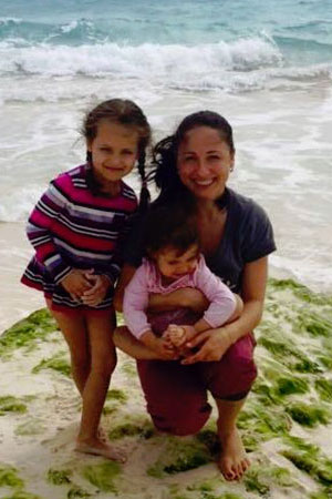 София Циганкова с дочерьми. София Циганкова с дочерьми. dqxikeidqxidqeant