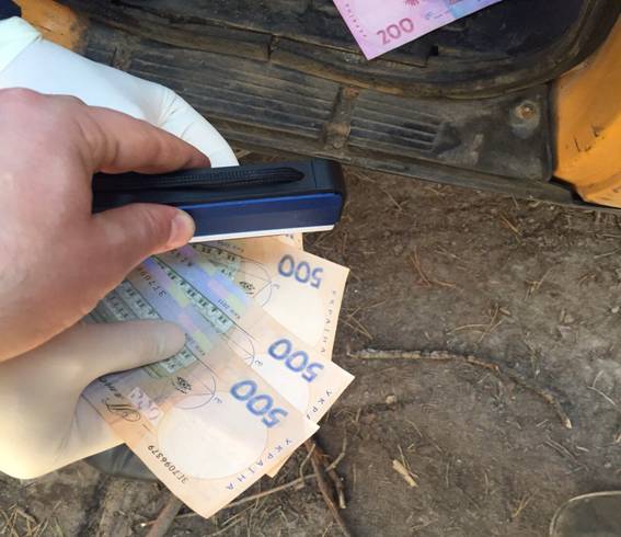 На Київщині на хабарі затримано майстра лісу (ФОТО) dqxikeidqxidqeant