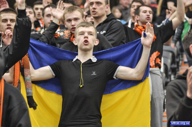 Ультрас "Шахтаря" про позицію Ахметова, російських військових і Донецьк, який розбирають на металобрухт - фото 3 Ультрас "Шахтаря" про позицію Ахметова, російських військових і Донецьк, який розбирають на металобрухт - фото 3